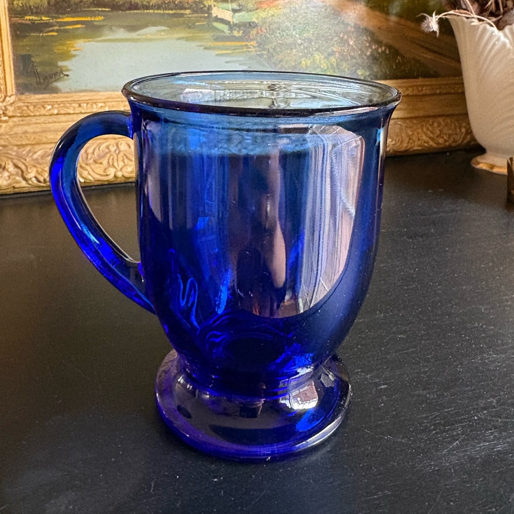 VTG Anchor Hocking Cobalt Blue Glass Pedestal 15oz Coffee Mug w/ Handle 5" Tall
